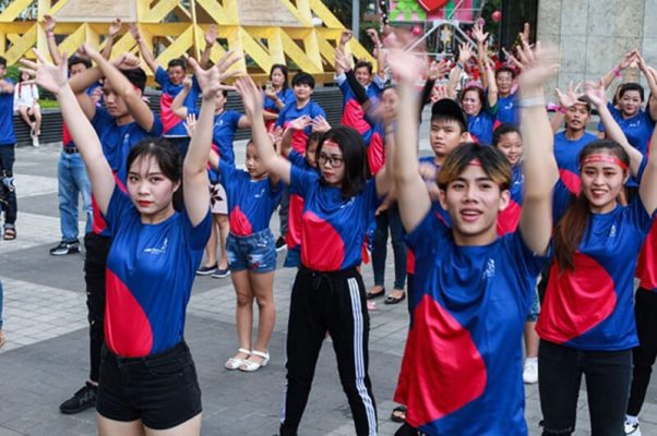 Đồng phục Hải Anh là địa chỉ làm áo nhóm nhảy uy tín, chất lượng có tiếng tăm trên thị trường.