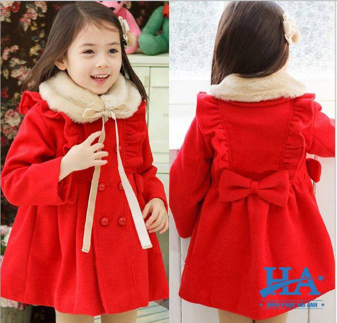 Mẫu áo khoác đồng phục mùa đông dành cho bé gái gam màu đỏ nổi bật