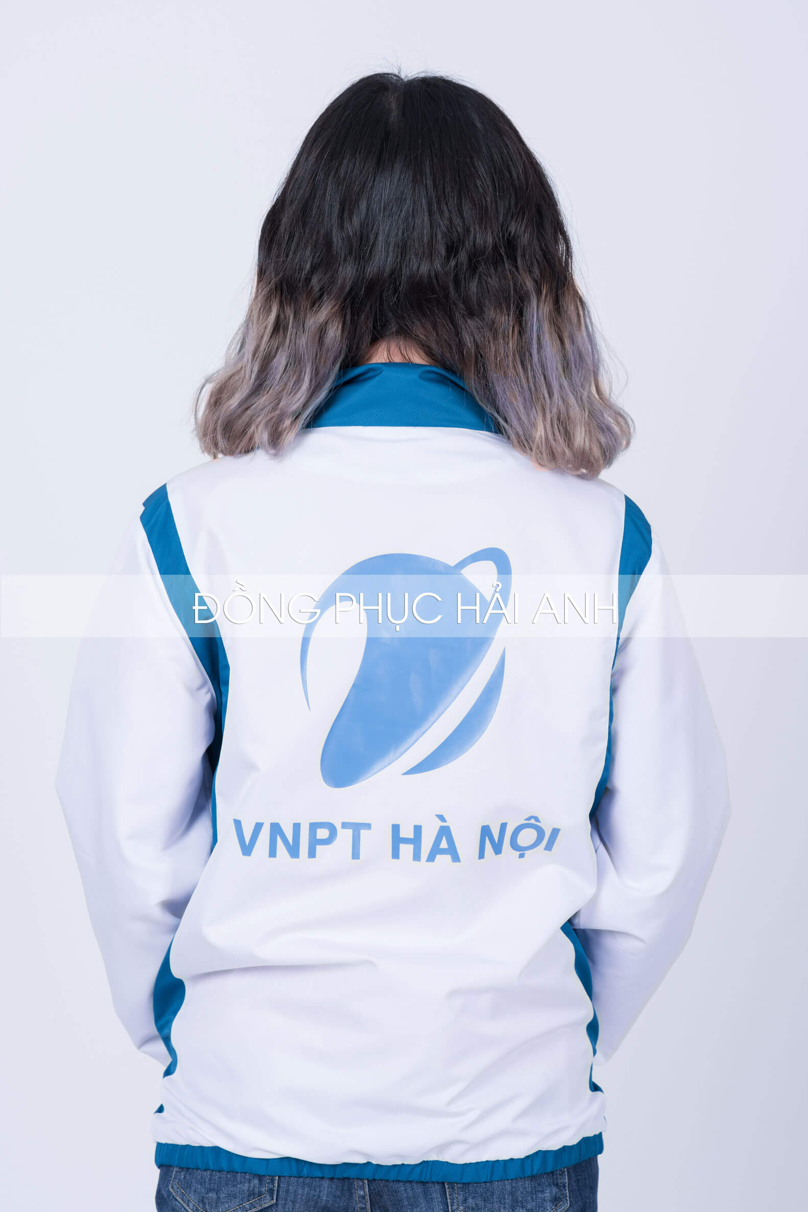 Logo mặt sau áo gió đồng phục VNPT