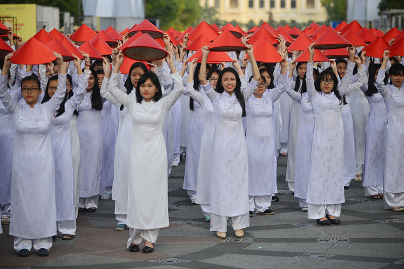Áo dài đồng phục học sinh mang vẻ đẹp truyền thống của người con gái Á Đông