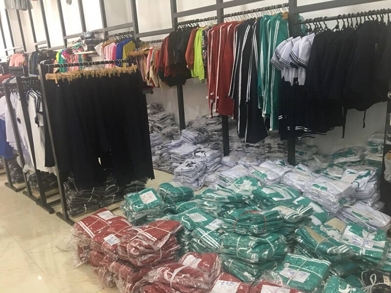 Cửa hàng bán đồng phục học sinh tiểu học, cấp 2, cấp 3 cần phải đa dạng sản phẩm phục vụ nhu cầu khách hàng