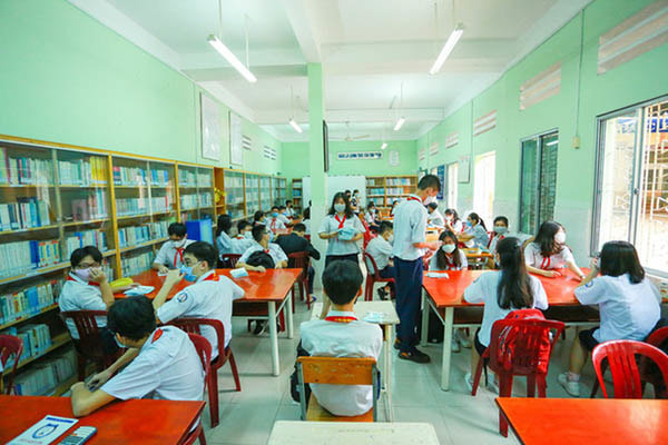 Cô Trần Thuý An - Hiệu trưởng Trường THCS Minh Đức cho biết, nhà trường đã chuẩn bị đầy đủ tất cả các biện pháp an toàn phòng chống dịch Covid cho học sinh khi trở lại trường.