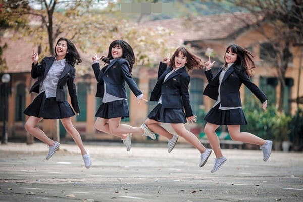 Quần áo đồng phục học sinh cấp 3 trường THPT Chu Văn An lấy cảm hứng từ phương Tây, đầy năng động và thời trang