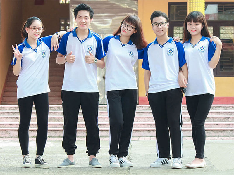 Quần áo học sinh là trang phục phổ biến được sử dụng tại hầu hết các trường học hiện nay