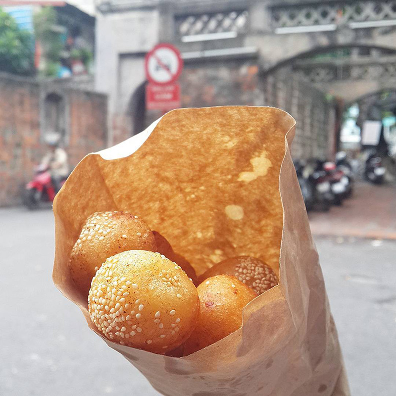 Bánh rán bi Ô Quan Chưởng – Địa chỉ ăn vặt ở Hà Nội