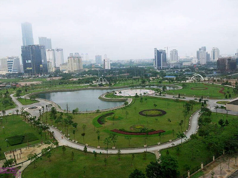 Góc chụp từ trên cao hướng ra công viên Cầu Giấy ở Hà Nội