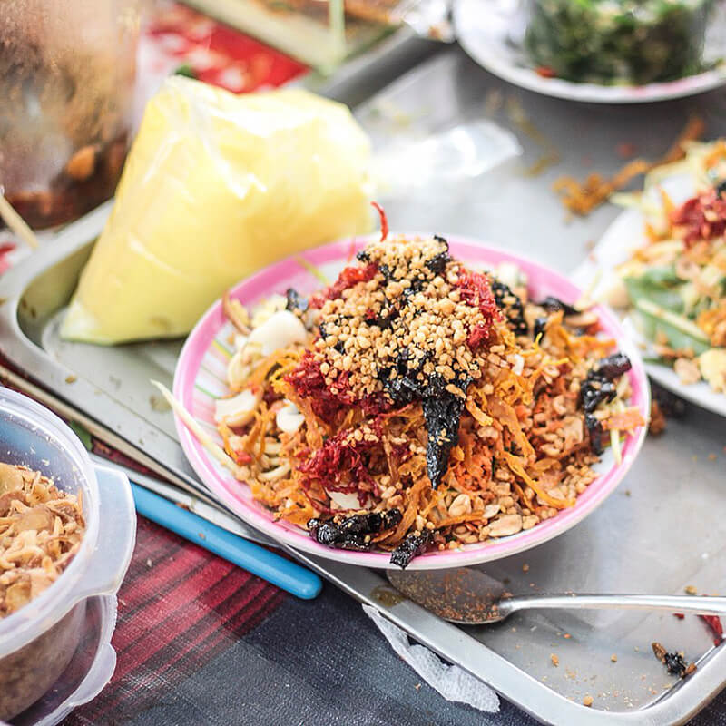 Khu phố ẩm thực Cô Giang nổi tiếng lâu đời ở Sài Gòn