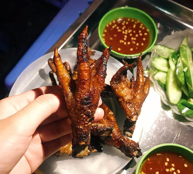 Phố chân gà Lý Văn Phức với món ăn đặc trưng, hương vị rất riêng được giới trẻ thủ đô yêu thích.