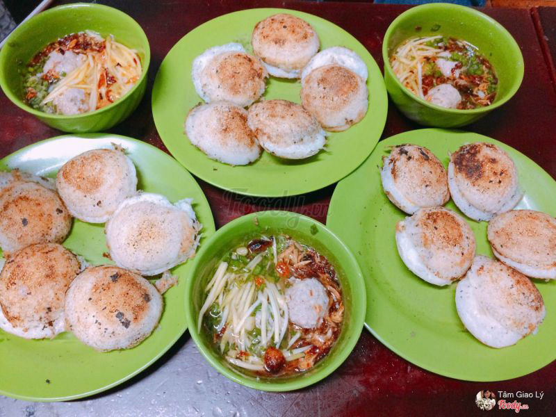 Bánh căn Nhà Chung - Quán ăn vặt nổi tiếng ở Đà Lạt