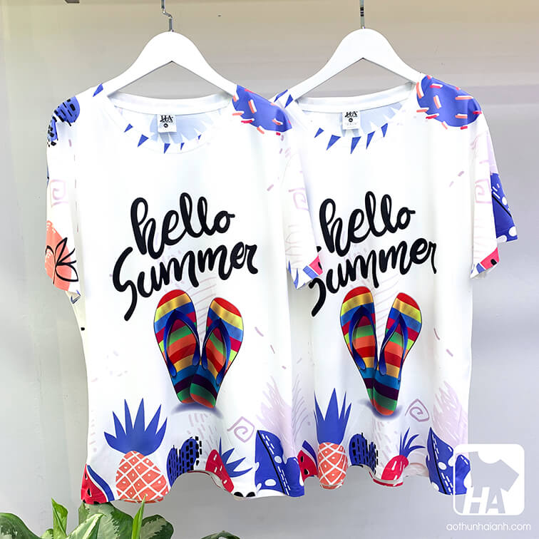 Mẫu áo thun đồng phục du lịch slogan "Hello Summer"