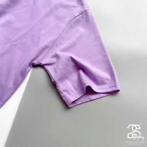 Cận cảnh Mẫu áo thun màu tím cà cổ bẻ chất lượng nhất