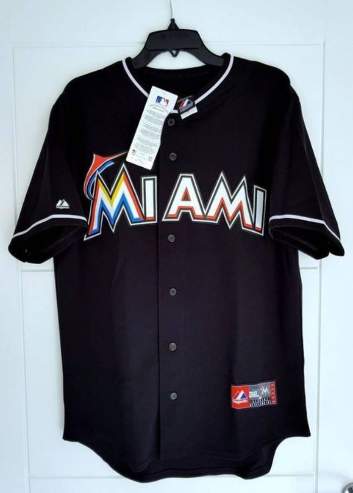 Mẫu áo bóng chày Miami được nhều tập thể lớp lựa chọn