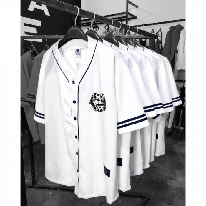 Áo lớp bóng chày màu đen trắng, thiết kế tối giản