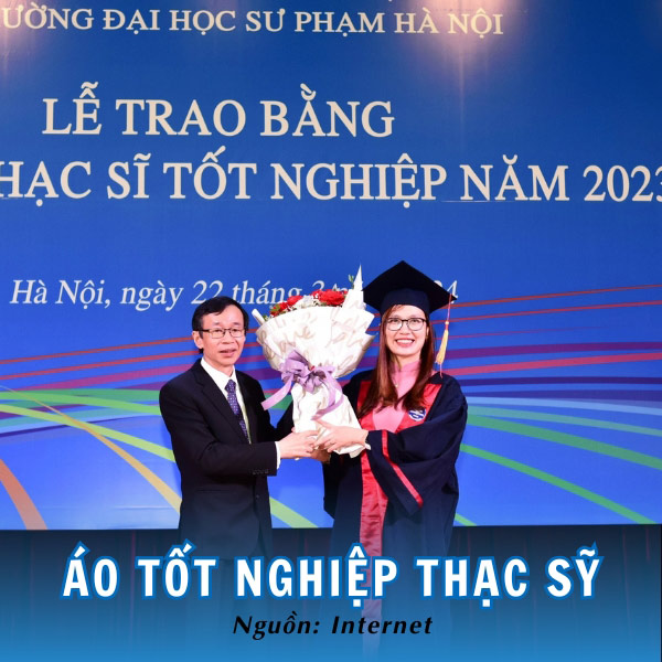 Áo tốt nghiệp thạc sĩ nổi bật với màu xanh dương và đỏ