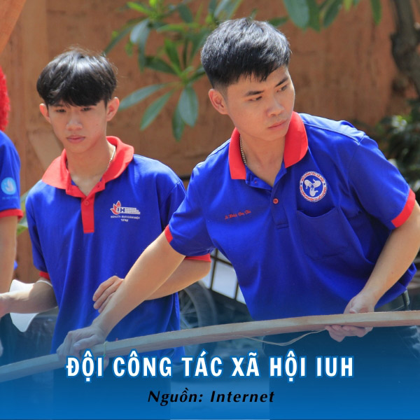 Đồng phục polo xanh dương đậm đẹp mắt Đội Công tác xã hội IUH