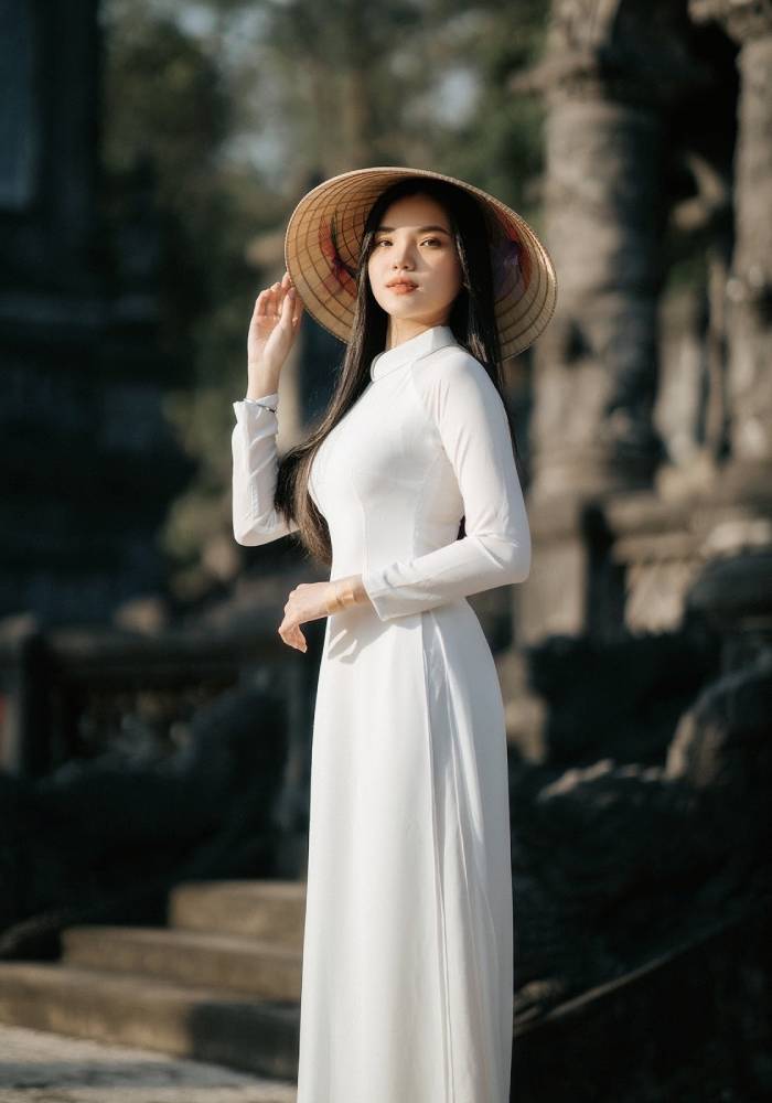 Mẫu áo dài trắng truyền thống nền nã