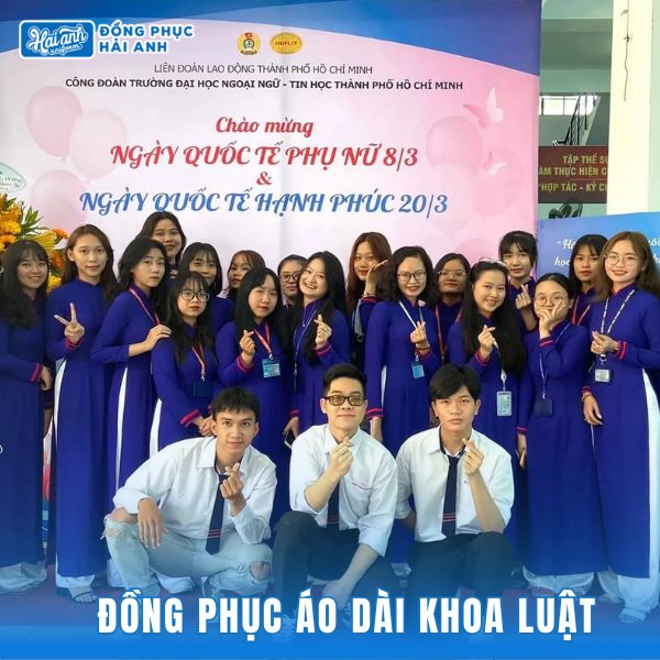 Áo dài khoa Luật thanh lịch, trang nhã