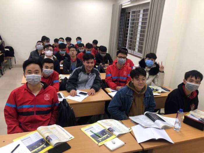 Áo khoác mùa đông của sinh viên trường Y Hà Nội có màu đỏ của sự nhiệt huyết
