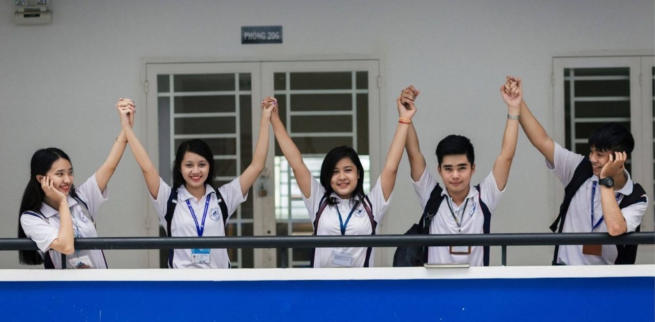 Sinh viên đại học Mở TP HCM rạng rỡ trong trang phục trường