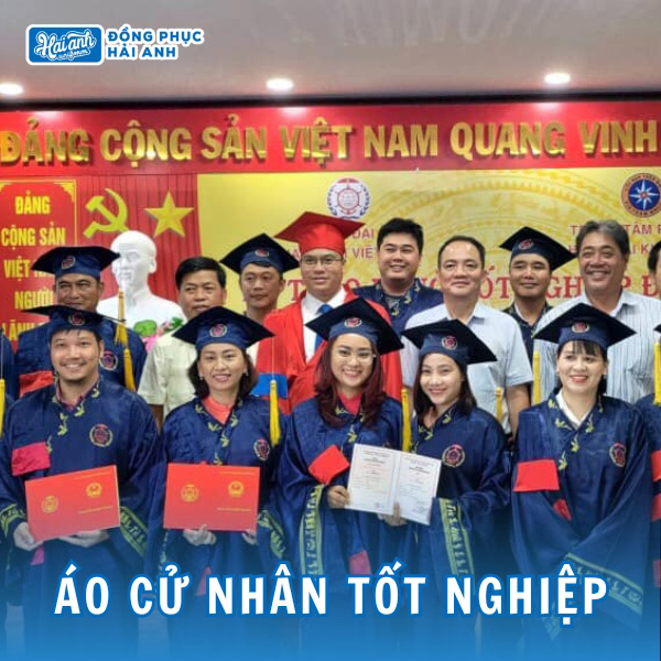 Mẫu áo cử nhân tốt nghiệp Hàng hải thiết kế ấn tượng, ý nghĩa