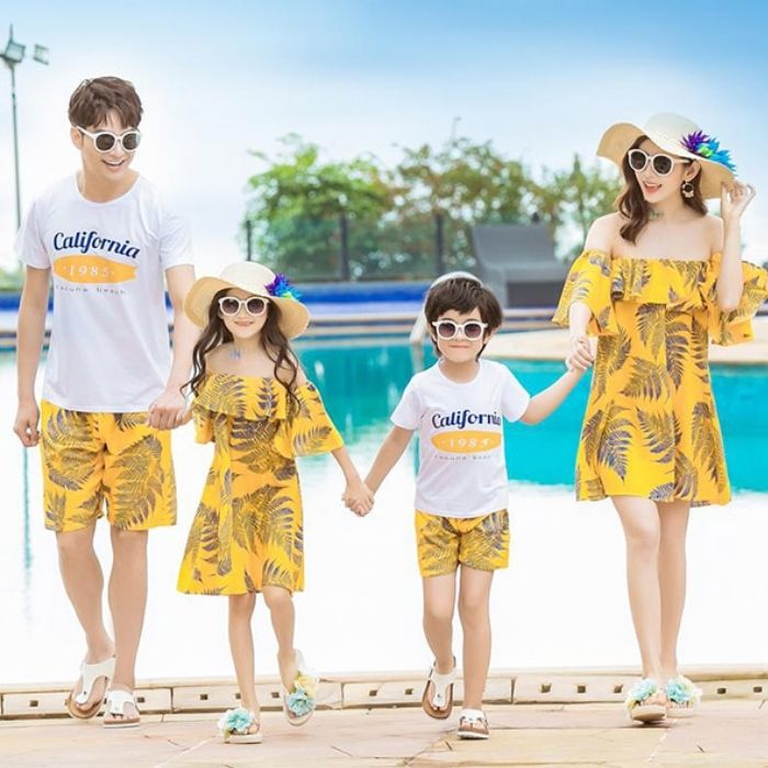 Áo gia đình mặc đi biển thường sử dụng chất liệu co giãn, thấm hút mồ hôi tốt
