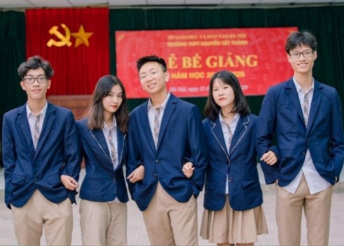 Trang phục mang nét đẹp sang trọng, lịch sự của học sinh trường Nguyễn Tất Thành