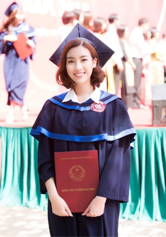 Hình ảnh áo tốt nghiệp sinh viên trường Ngoại Thương