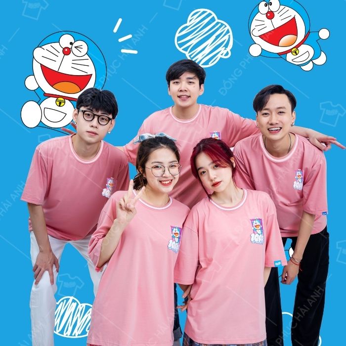 Màu hồng là màu được các bạn trẻ thích nhất trong bst áo simple lớp Doraemon
