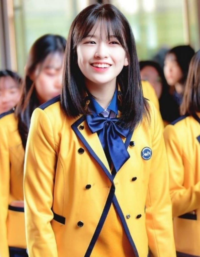 Đồng phục học sinh mùa hè trường nghệ thuật Seoul với màu vàng nổi bật