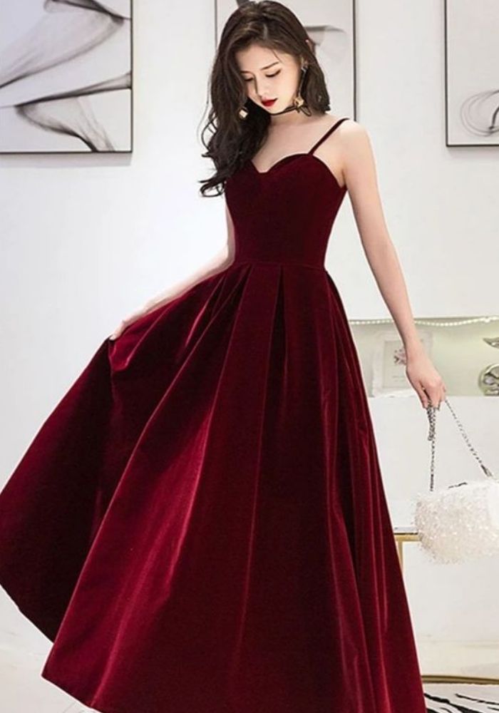 Mẫu váy dạ hội thiết kế với màu sắc nổi bật