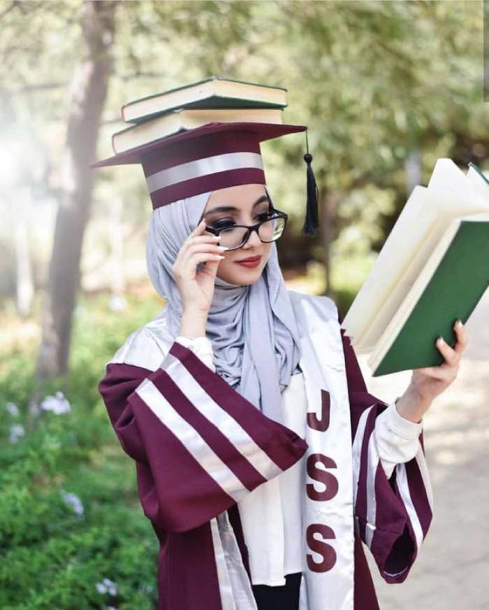 Trang phục tốt nghiệp của học sinh Ả Rập