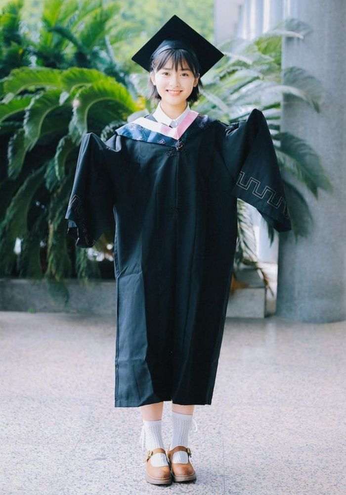 Lễ phục tốt nghiệp tại Trung Quốc được thiết kế đơn giản