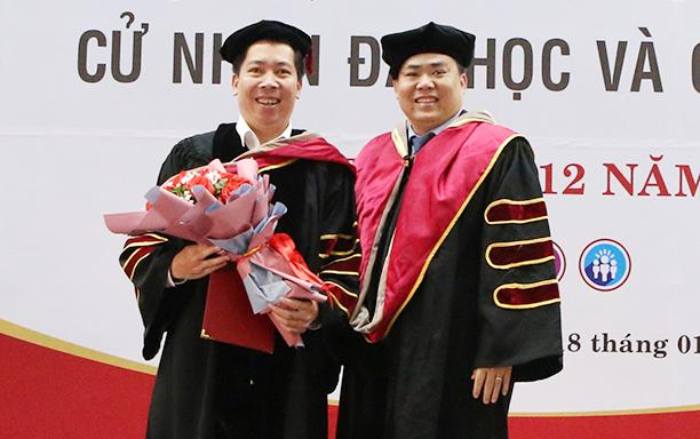 Trang phục tốt nghiệp tiến sĩ trường đại học Duy Tân