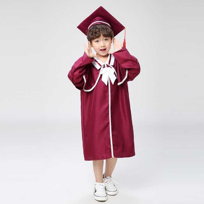 Mẫu áo tốt nghiệp dành cho học sinh tiểu học với sắc đỏ ấn tượng
