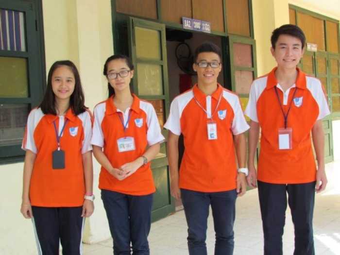 Mẫu áo màu cam của học sinh THCS Nguyễn Tất Thành