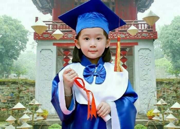 Thuê áo cử nhân tiểu học tại thương hiệu May mặc Việt Tường