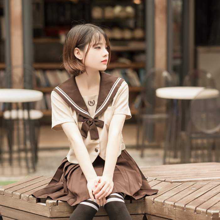 Trang phục áo học sinh kiểu dáng thủy thủ Nhật Bản