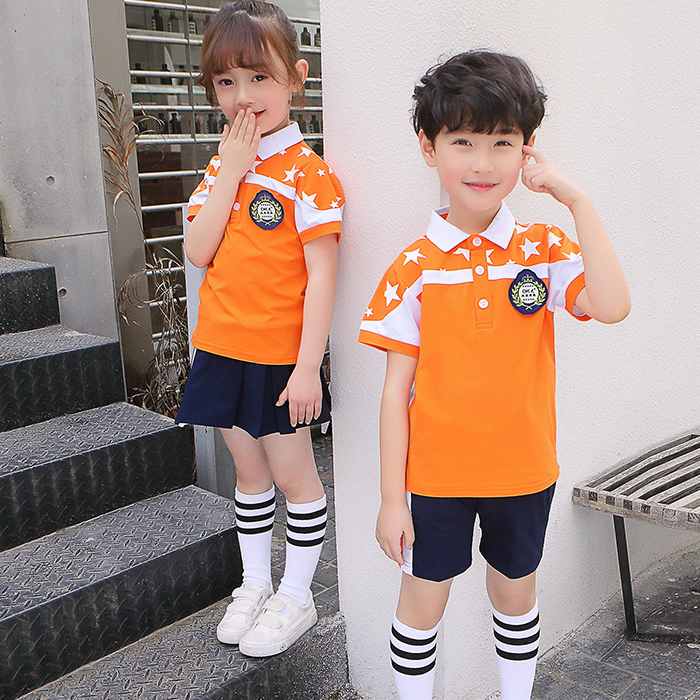 Mẫu áo polo màu cam nổi bật được nhiều học sinh yêu thích