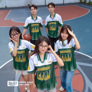 Áo Lớp Polo Oversize Classmate màu Xanh Iris cùng quần ống rộng cá tính