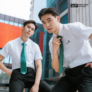 Áo sơ mi đồng phục Vietcombank được thiết kế form Slim Fit vừa vặn với cơ thể