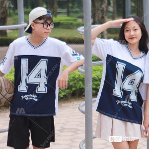 Mix áo lớp polo oversize cùng chân váy trẻ trung