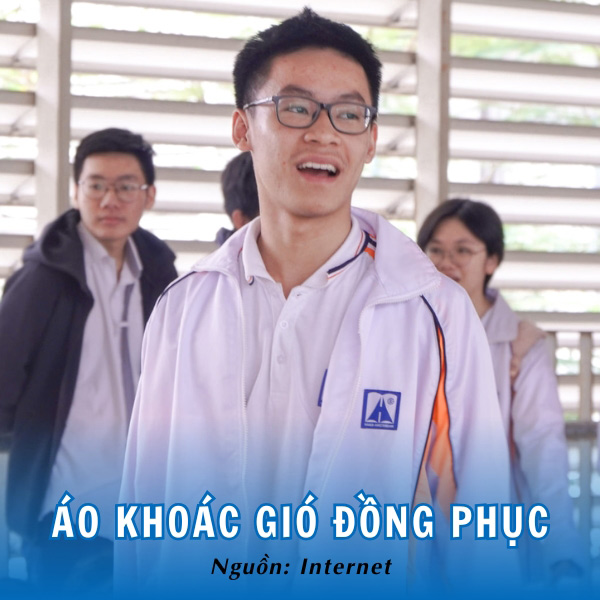 Thiết kế rộng rãi, mang lại sự thoải mái của áo khoác gió trường AMS