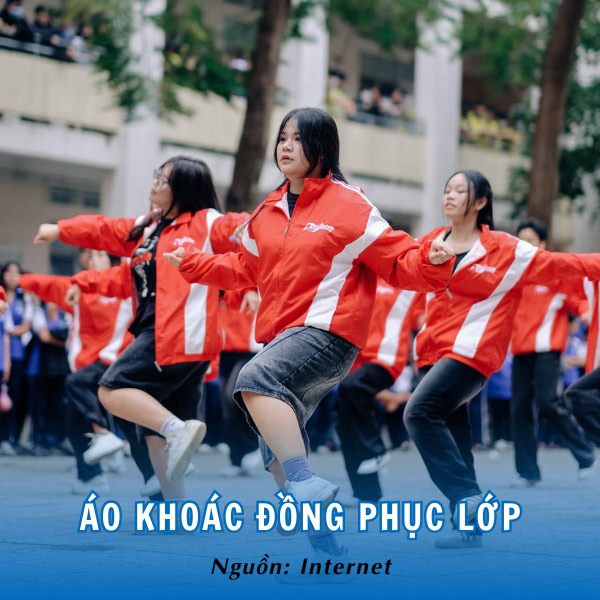 Áo khoác đồng phục Trường THPT Giồng Ông Tố màu đỏ nổi bật, bắt mắt