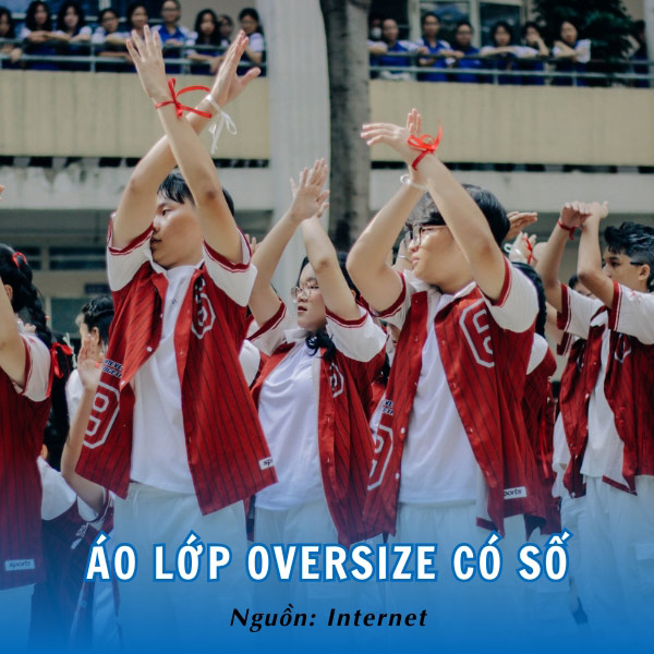 Áo lớp oversize có số lạ mắt, năng động