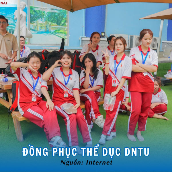 Đồng phục thể dục DNTU đỏ rực nổi bật, mạnh mẽ